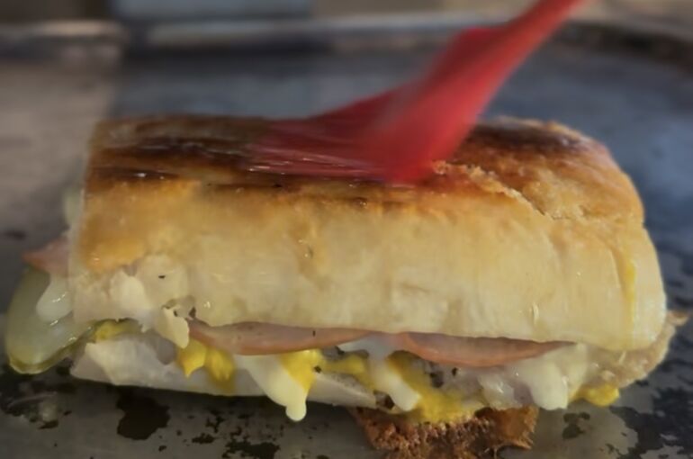    下北沢でキューバサンドランチ。SUGARの自家製ローストポークと香ばしい焼き上がり   
